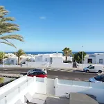 Апартаменты Rooftop Sea View With Jacuzzi And A/c