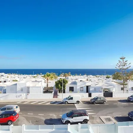 Апартаменты Rooftop Sea View With Jacuzzi And A/c